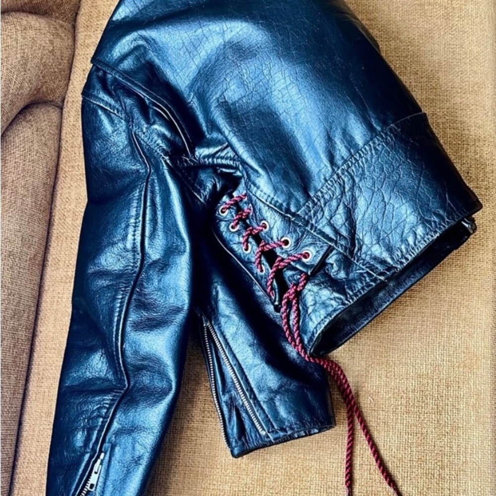 Vintage Genuine Leather Jacket! 🖤 - Picture 5 of 11